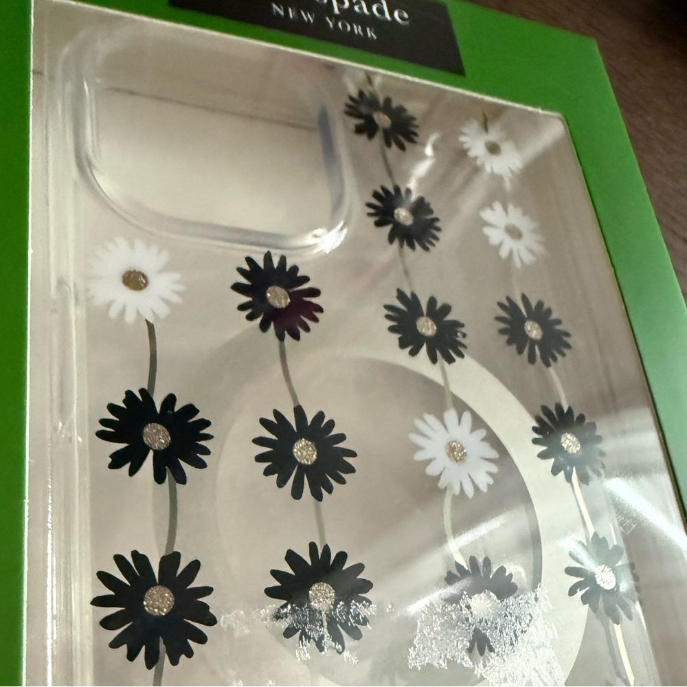 NWT! ♠️ kate spade protective case for iPhone 15/14/13 Floral Black and White - Picture 4 of 8